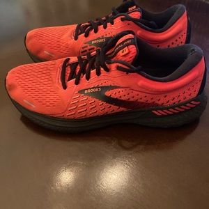Brooks Adrenaline size 10